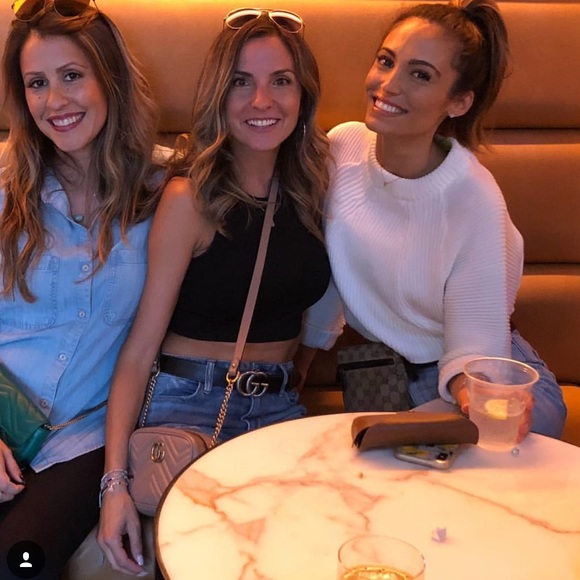 Meet your Posher, Lauren - Picture 3 of 3